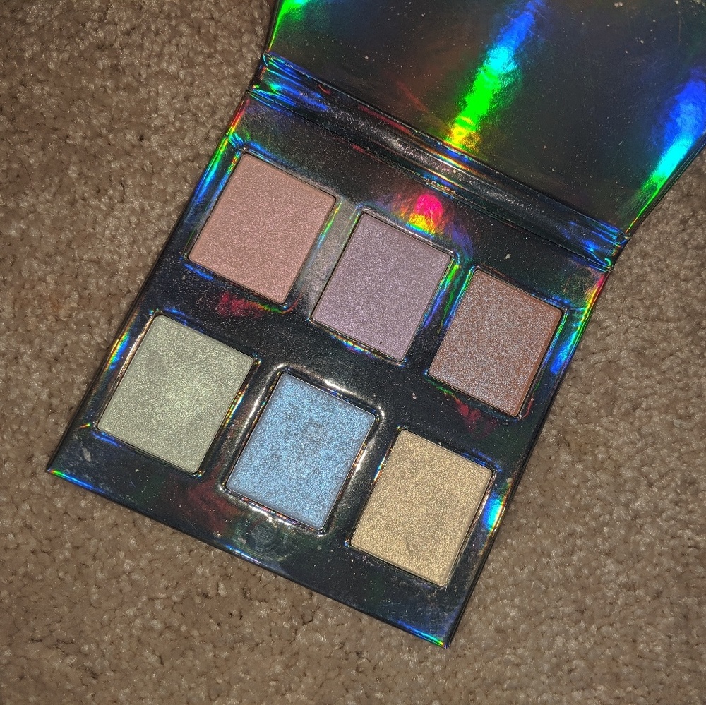 Naked Cosmetics holographic Highlight Palette